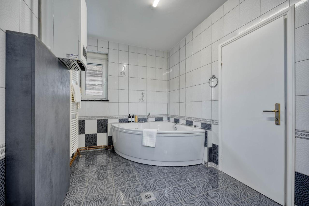Astarea - Luxe Penthouse In Nature - Jacuzzi - Free Private Parking - Terrace & Balcony - Peace Zagreb Buitenkant foto