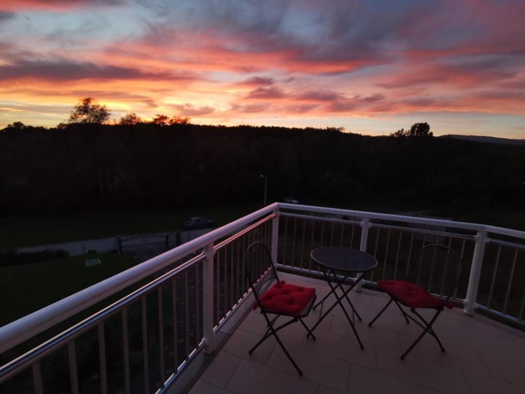 Astarea - Luxe Penthouse In Nature - Jacuzzi - Free Private Parking - Terrace & Balcony - Peace Zagreb Buitenkant foto