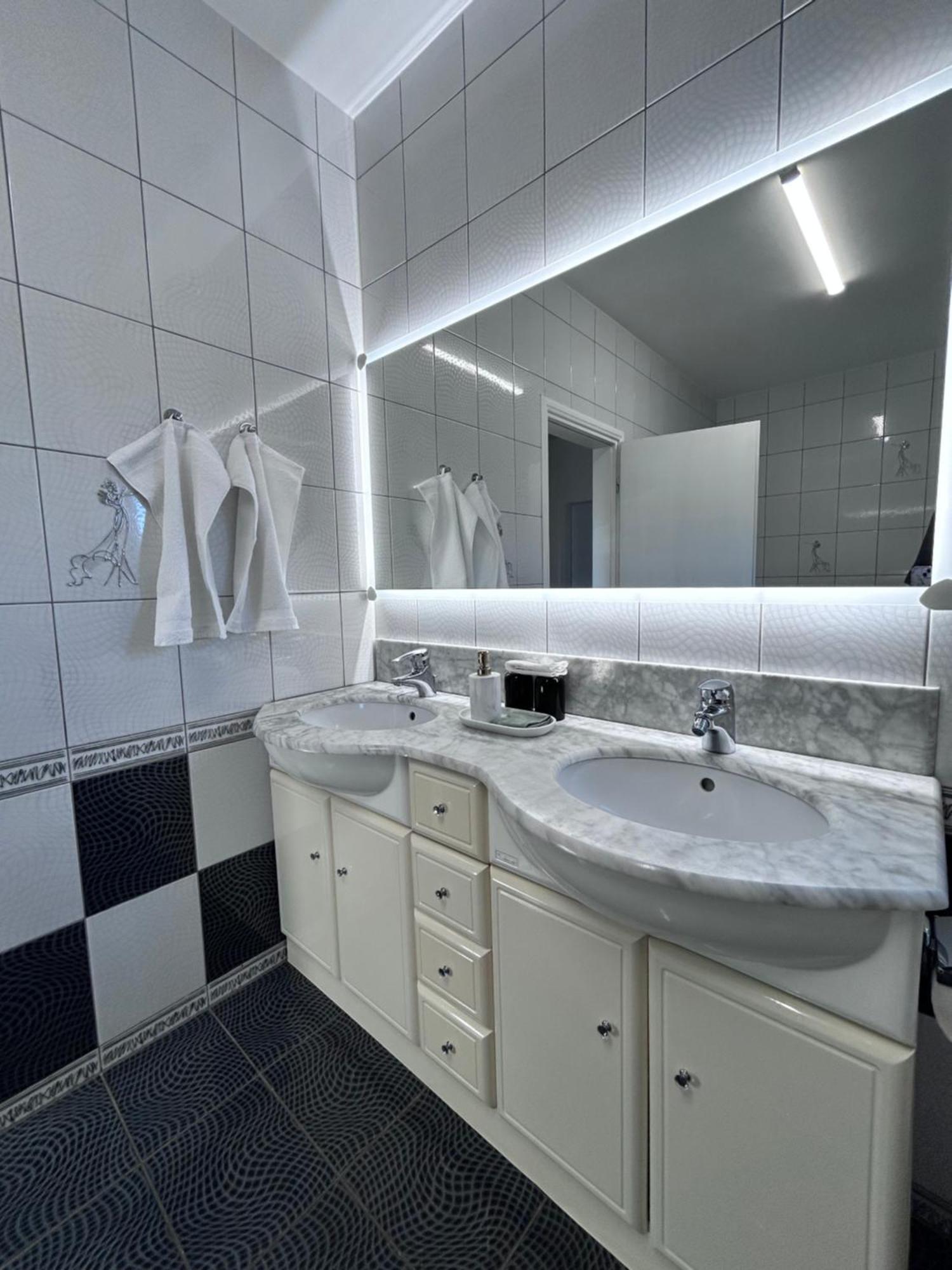 Astarea - Luxe Penthouse In Nature - Jacuzzi - Free Private Parking - Terrace & Balcony - Peace Zagreb Buitenkant foto